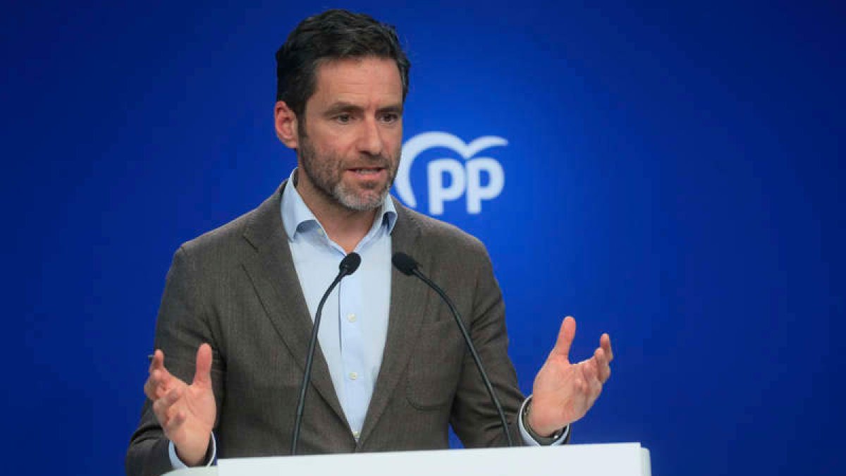 Borja Sémper, ayer durante su rueda de prensa. FERNANDO ALVARADO