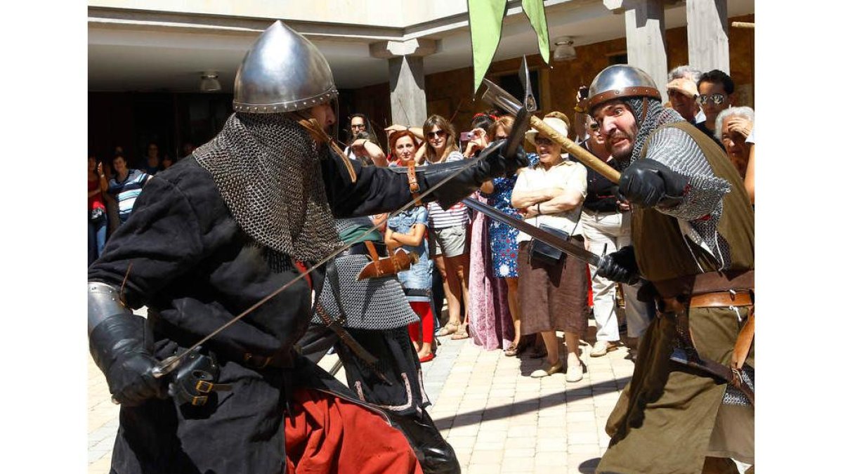 El mercado medieval abrirá sus puertas el sábado a partir de las 11.30. Las batallas en plena calle y el resto de actividades se sucederán durante todo el fin de semana.