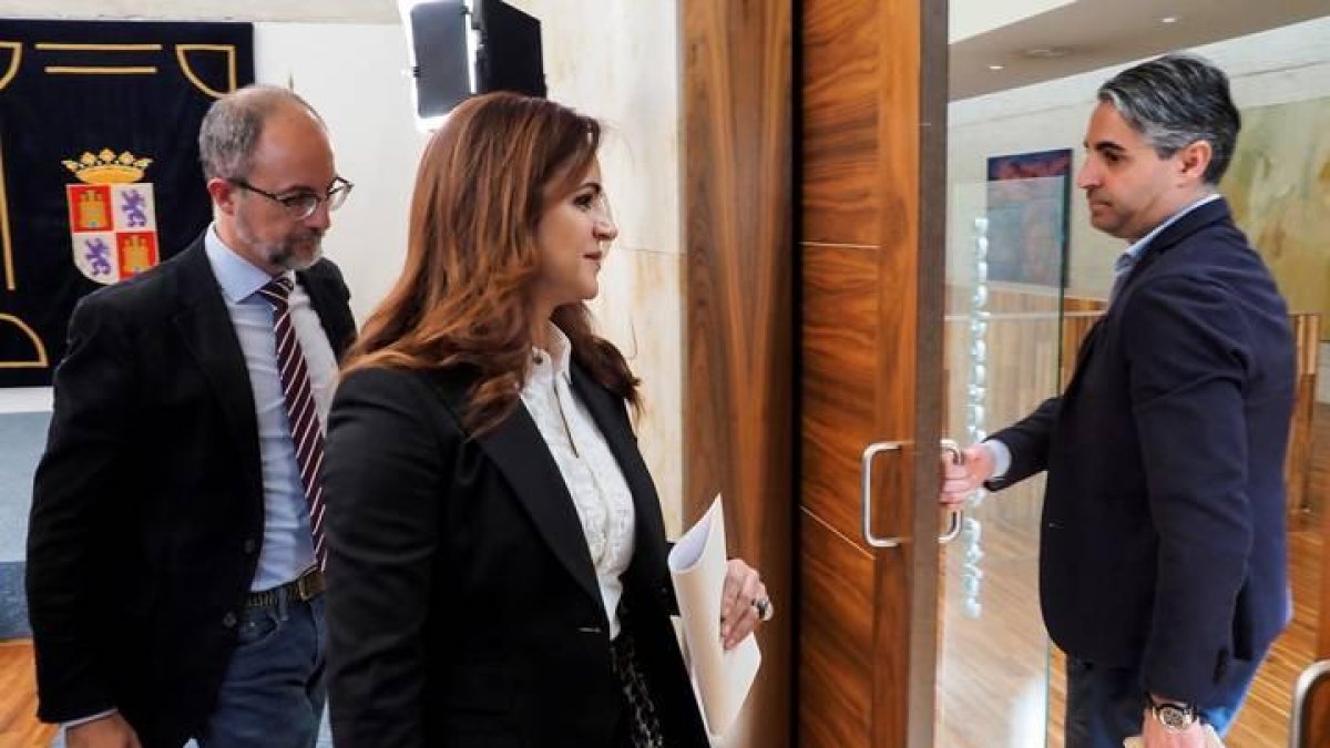 La presidenta de las Cortes de Castilla y León, Silvia Clemente, tras anunciar que deja su cargo y el PP, decepcionada con la dirección actual del partido y su presidente autonómico, Alfonso Fernández Mañueco.