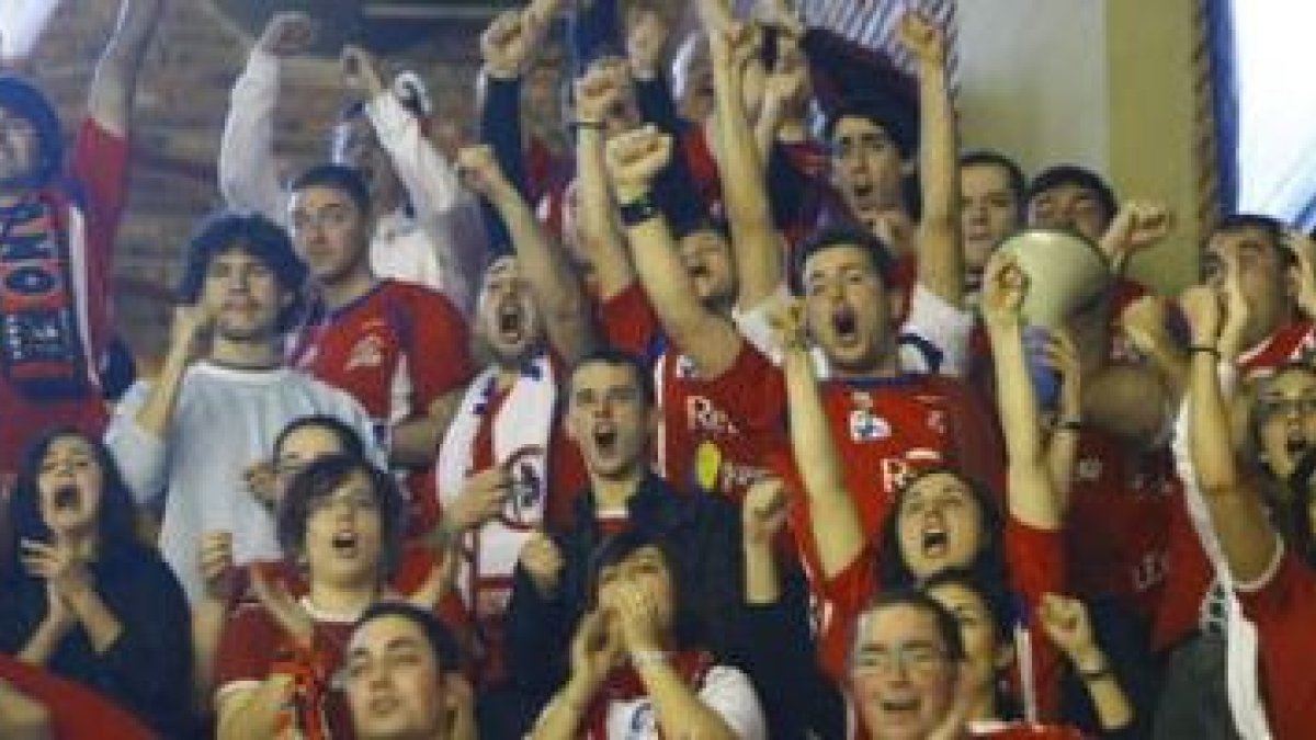 El Palacio registró ayer un gran ambiente para empujar al Ademar en Europa.