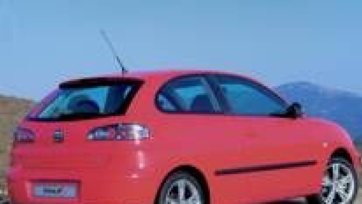 Llantas de 16 pulgadas y terminaciones de marcada estética deportiva