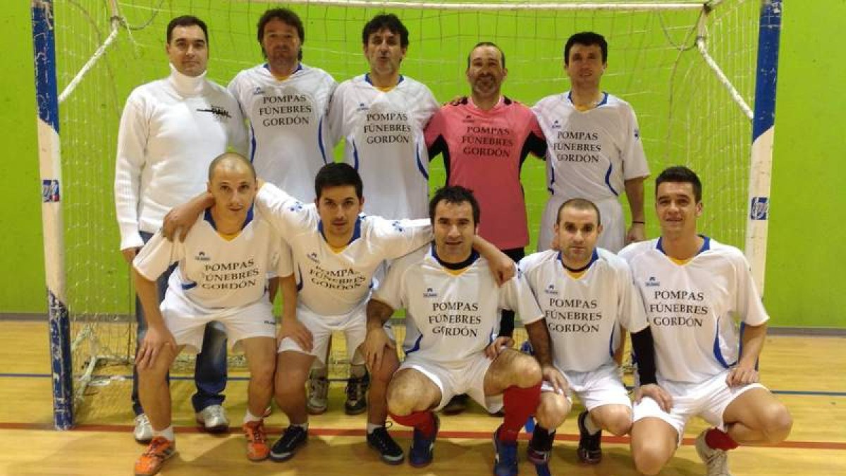 Formación del equipo Pompas Fúnebres/Casa Senén que disputa la Liga de Antibióticos.