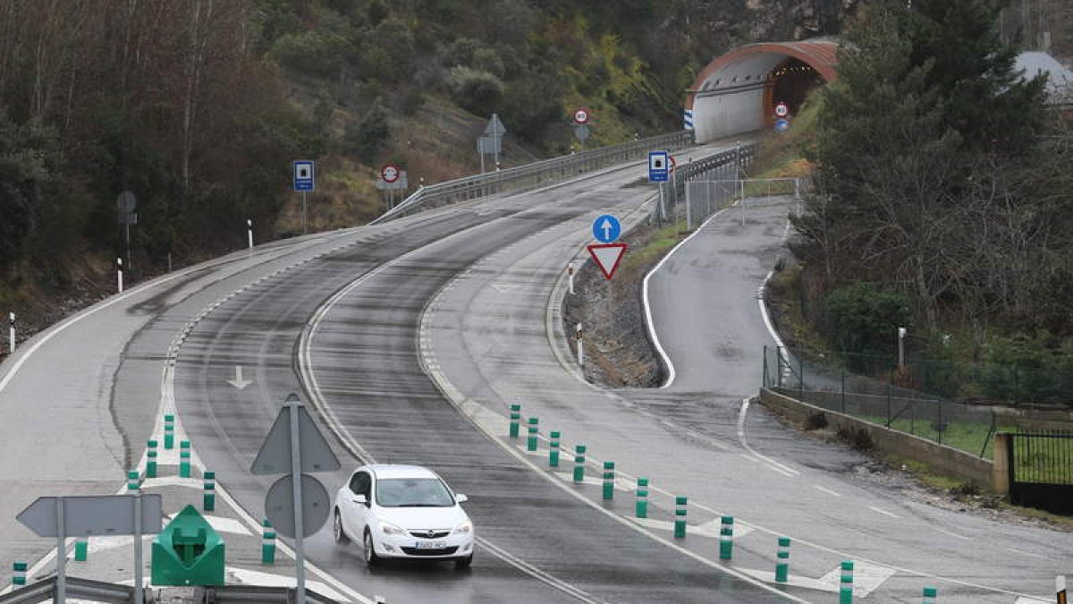 Podemos cree que con la N-120, en la imagen, es suficiente para viajar. DE LA MATA