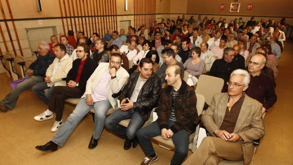 La asamblea de trabajadores de Antibióticos tuvo lugar ayer en el salón de UGT.