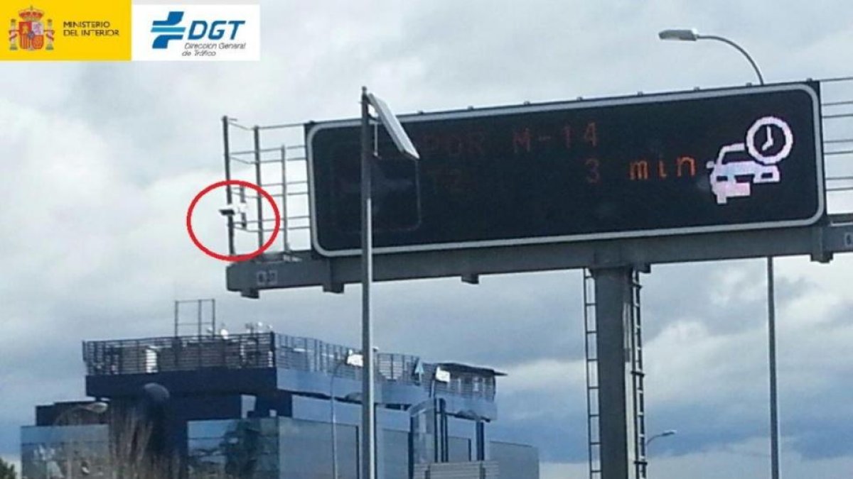 La DGT prueba cámaras ubicadas en carreteras que vigilan el uso del cinturón de seguridad.