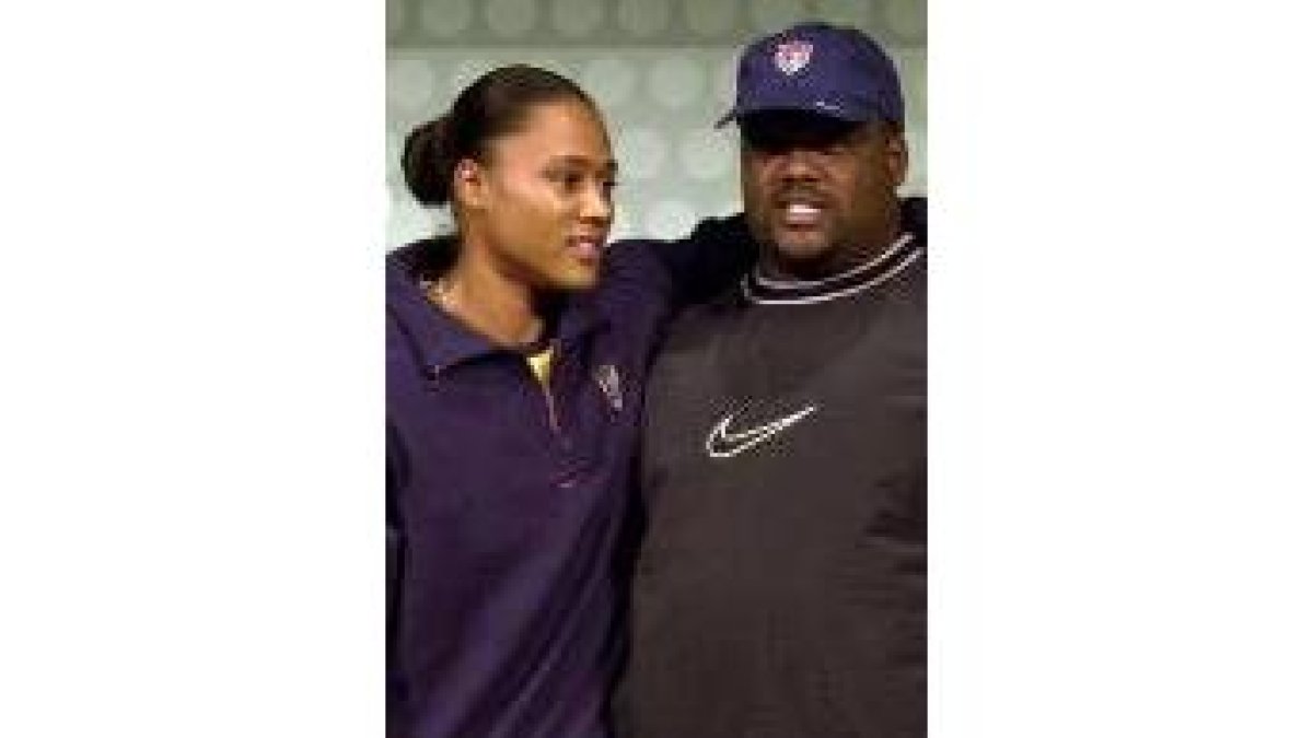 Hunter, a la derecha, junto a su ex esposa Marion Jones