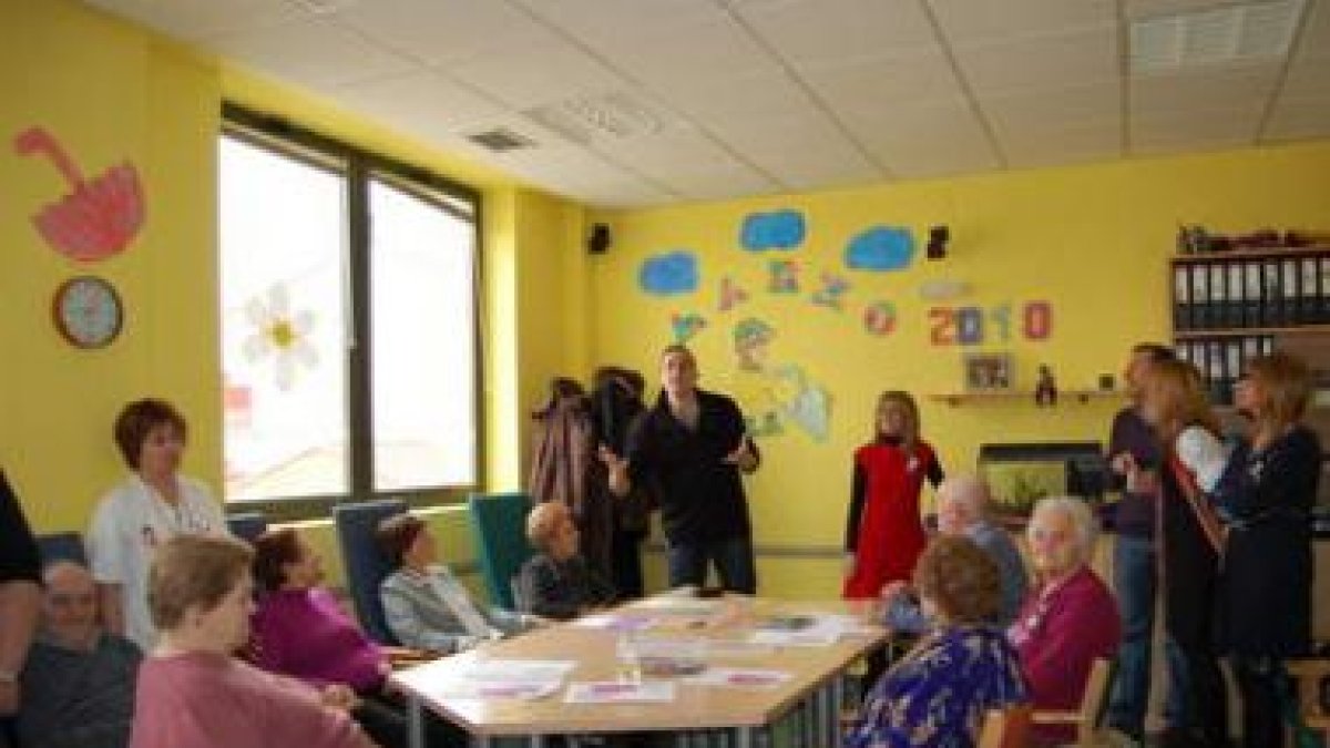 Eugenia Gancedo asistió a la presentación de los dos acuarios dentro de la reunión del proyecto.
