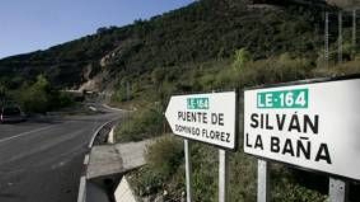 Imagen de la carretera LE-164, en el interior de La Cabrera