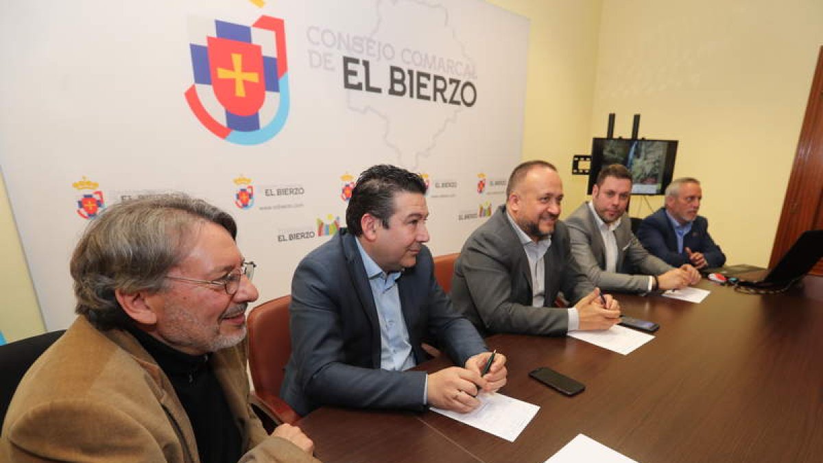 Moreno, Santos, Courel, Alonso y Martínez, ayer. ANA F. BARREDO