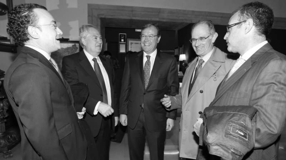 Silván, ayer, momentos antes del almuerzo coloquio con empresarios del CEL.