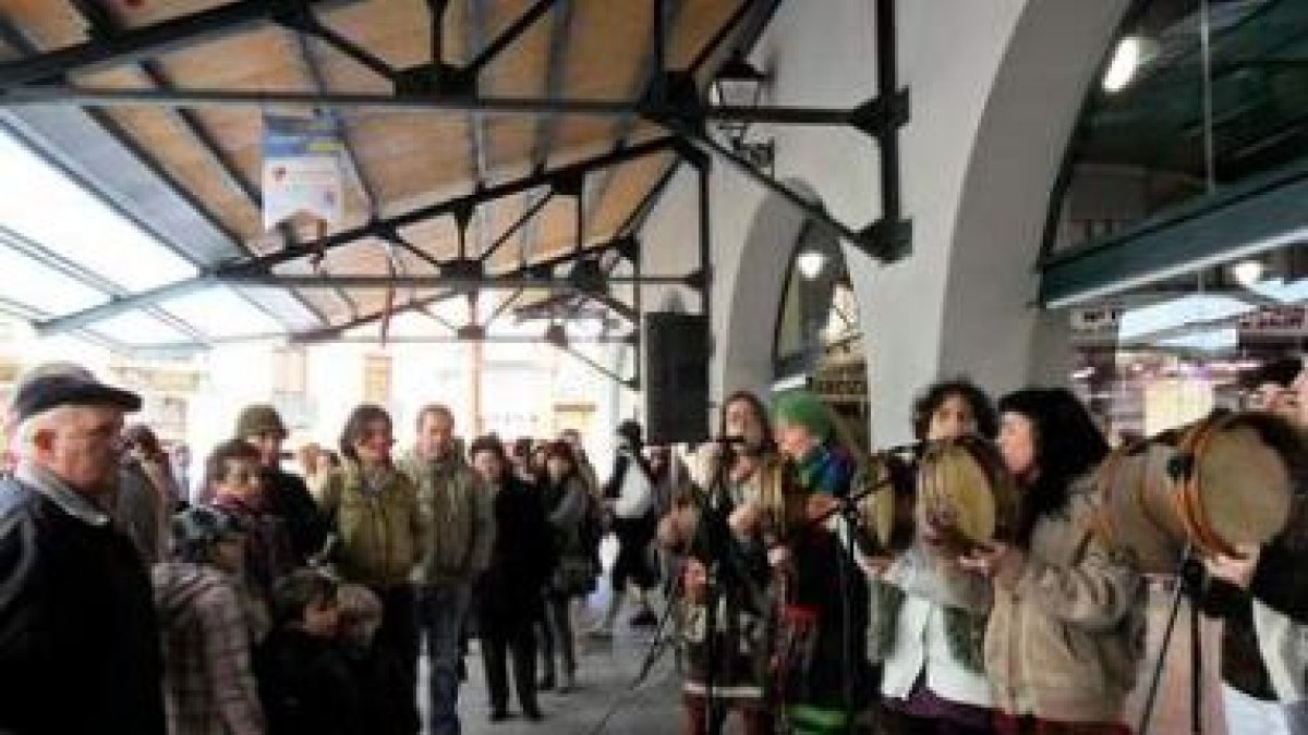Actuación de Gritsand, un grupo formado por diez mujeres.