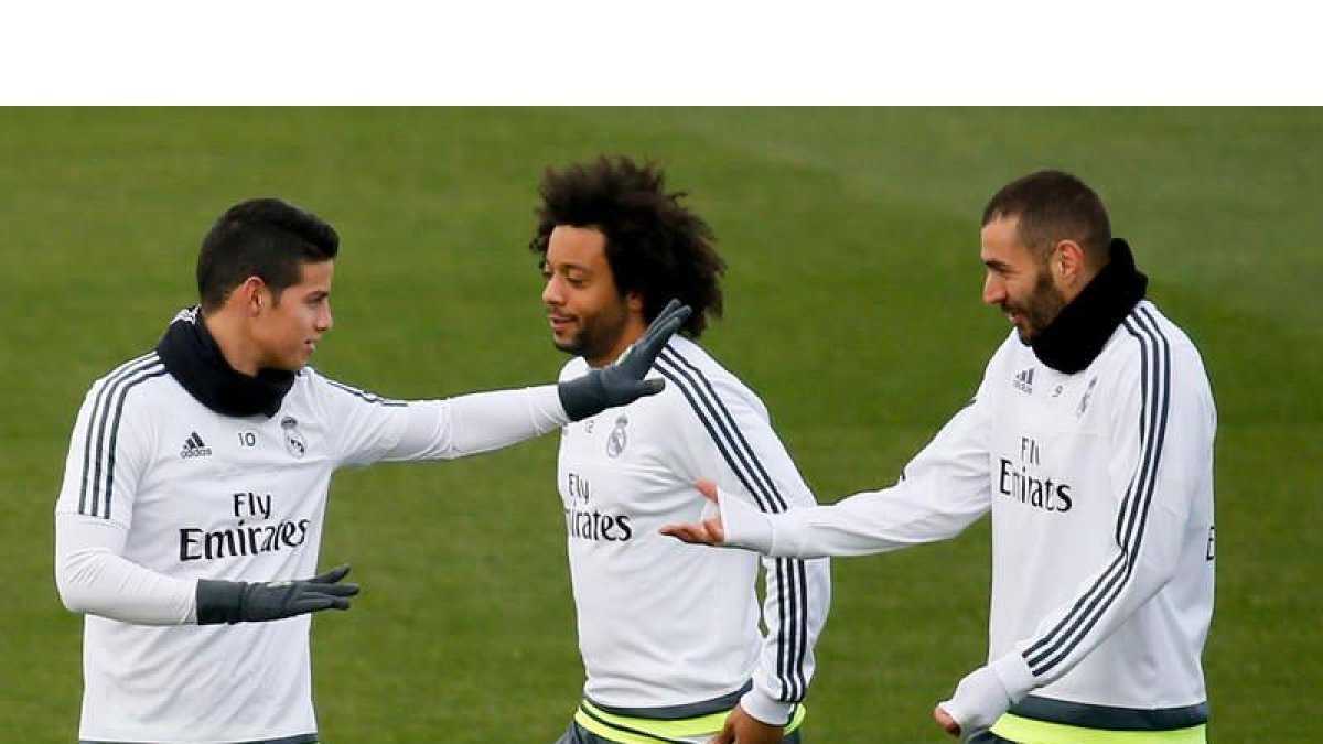 Benzema, James y Marcelo, durante el entrenamiento.