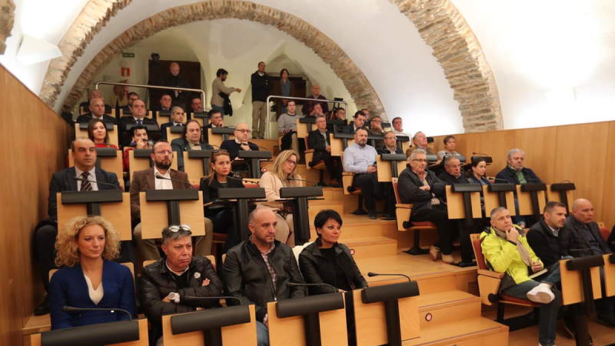 Empresarios y ediles se dieron cita en el Museo de la Radio. LDM