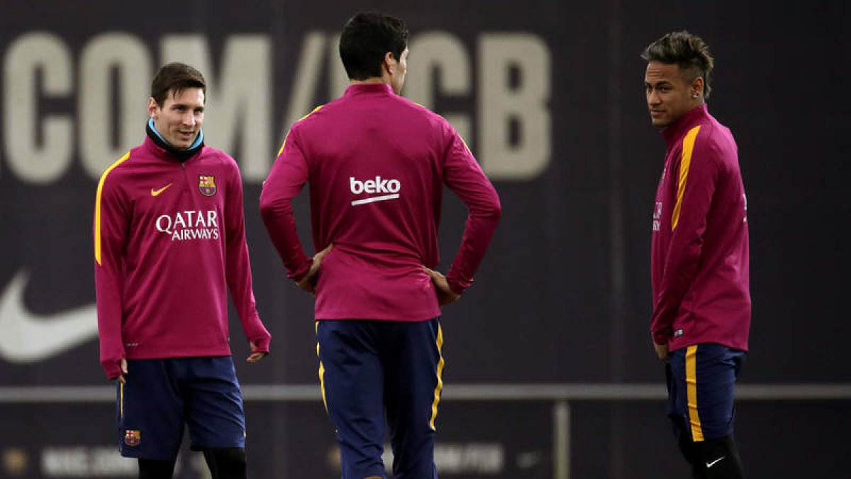 Messi, Suárez y Neymar, tridente ofensivo del Barcelona para el partido ante el Arsenal. ESTÉVEZ