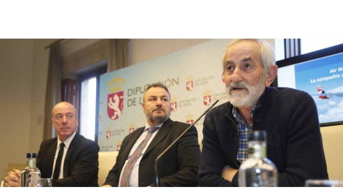 Juan Corral, Eduardo Morán y Matías Llorente, ayer. RAMIRO