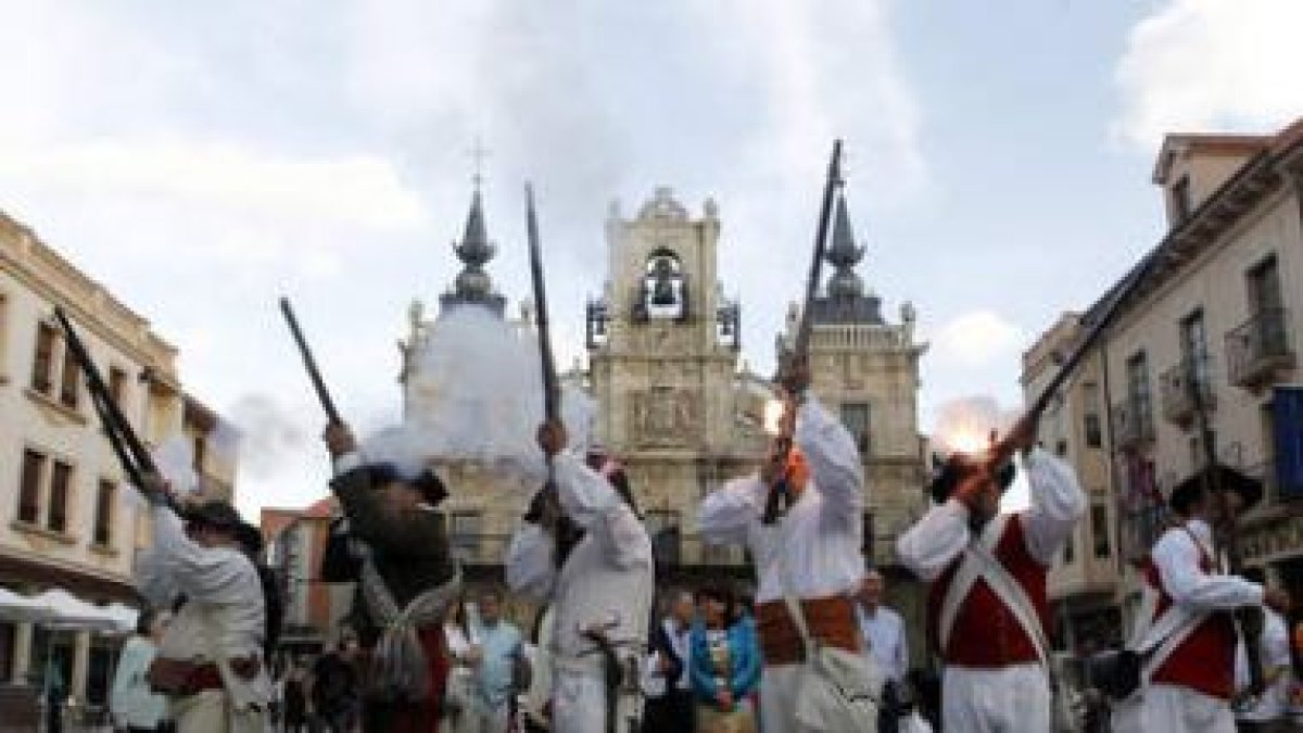 Rememoración de la batalla de Rioseco ayer, cuando se cumplían 203 años del enfrentamiento, en la Pl