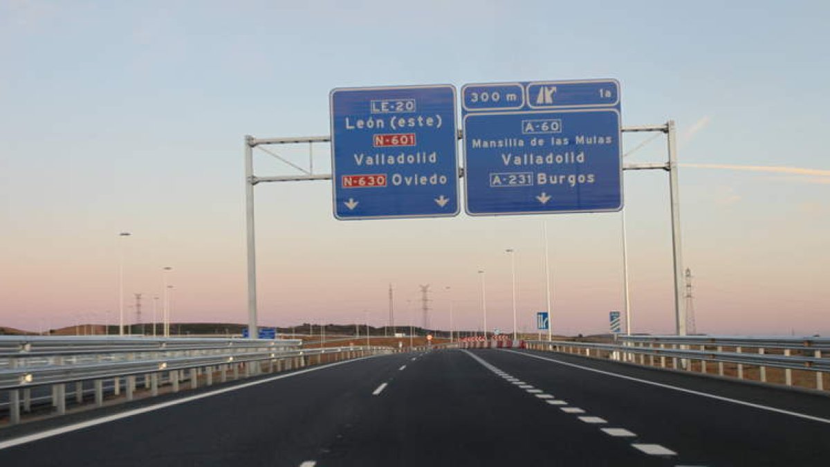 Vista de los nuevos accesos a la futura autovía a Valladolid, ayer, a las puertas de que se abra la A-60 hasta Puente Villarente.