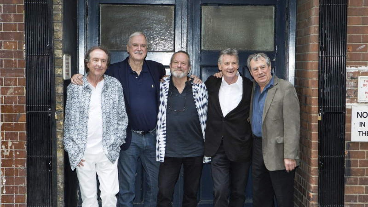 Imagen de los integrantes de los Monty Python, ayer, en Londres.