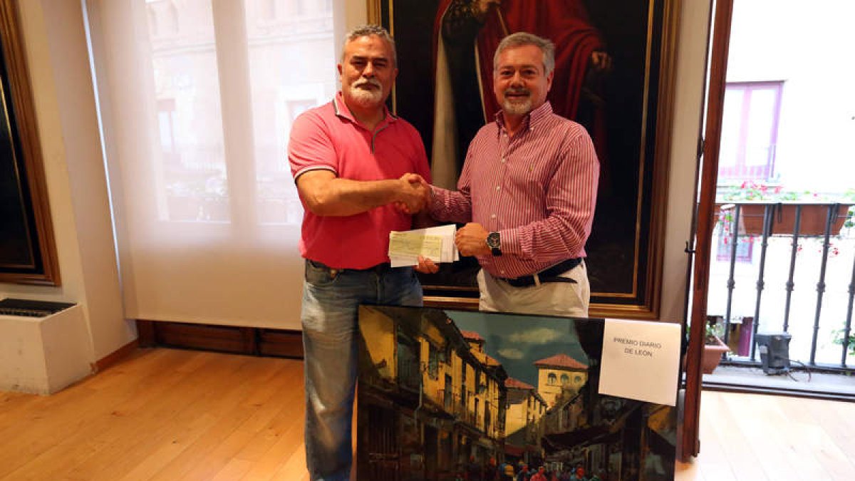 Diego Fernández recibió el primer premio del certamen.