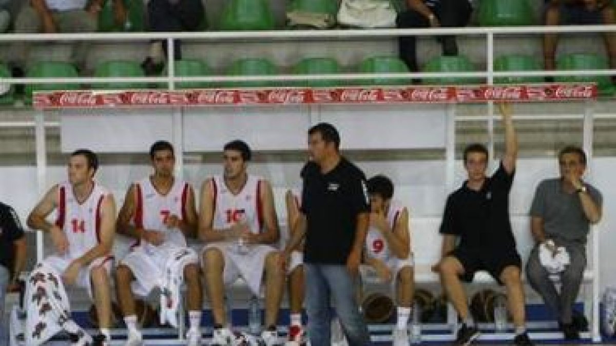 De Grado siguió atentamente el partido.
