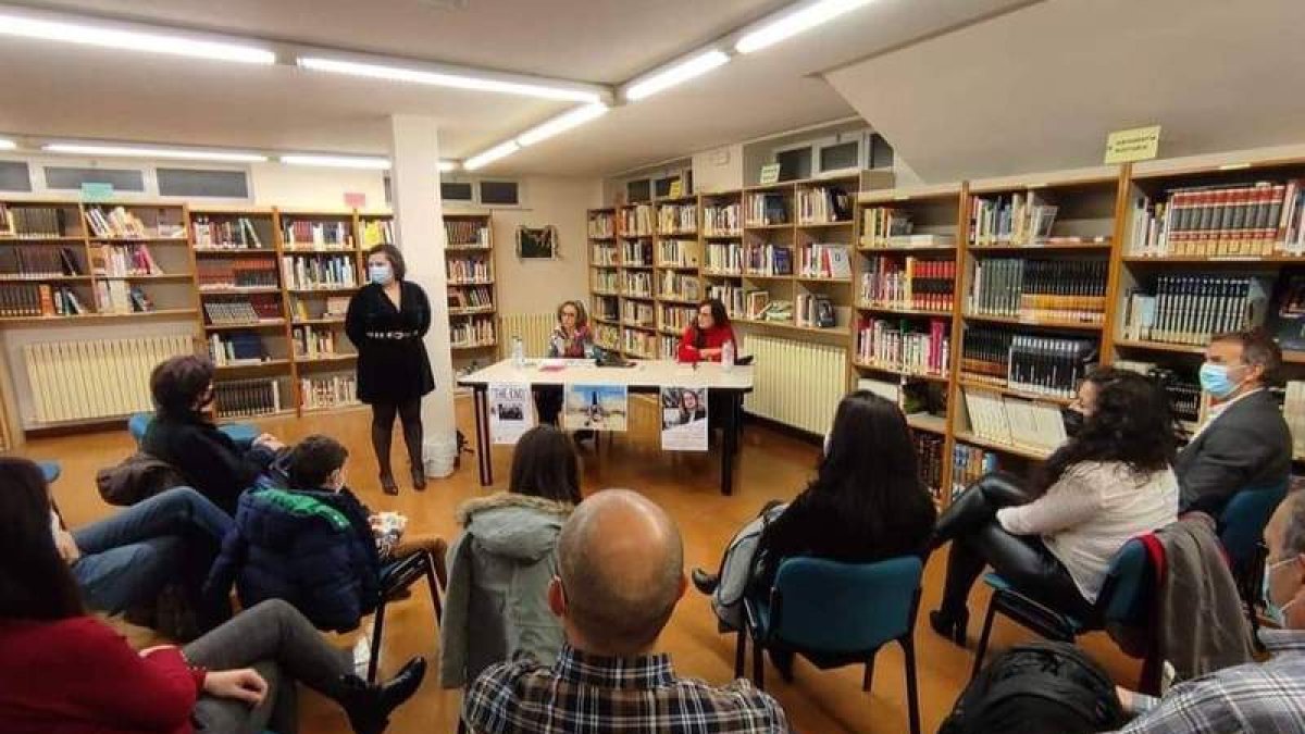 Presentación del programa en La Robla. DL