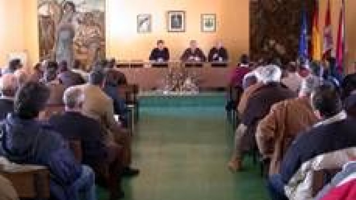Un momento de la reunión celebrada ayer por el sindicato de regantes