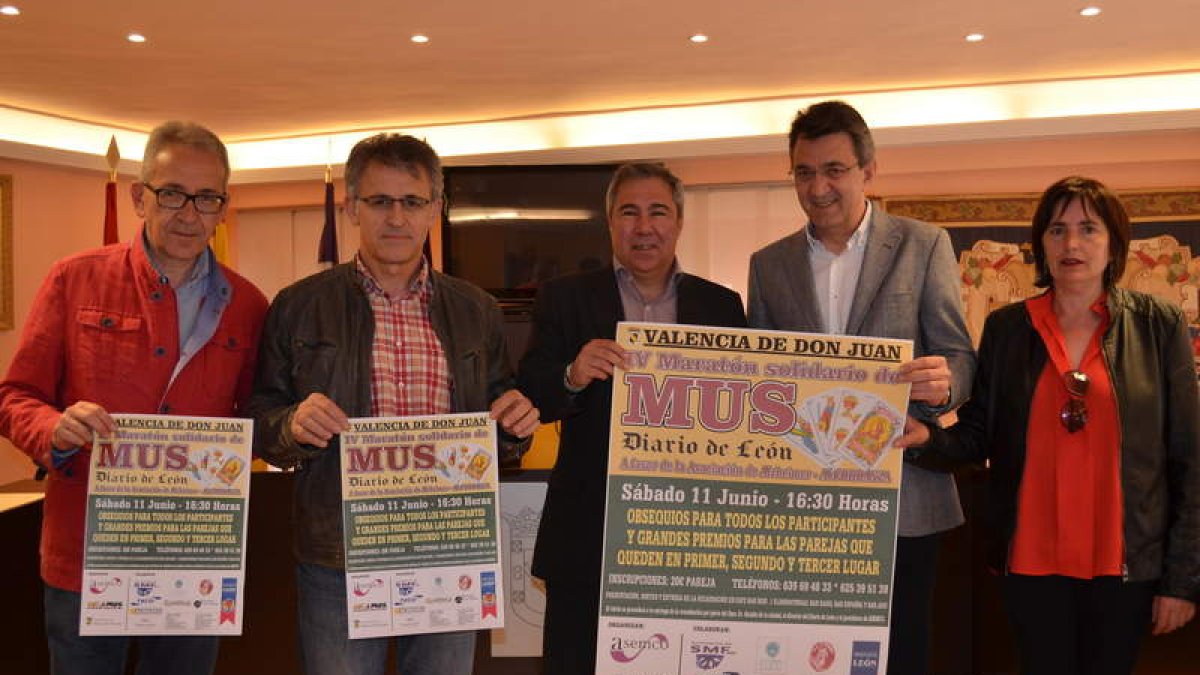 Fotografía de la presentación del torneo, ayer en el Ayuntamiento de Valencia de Don Juan. MEDINA