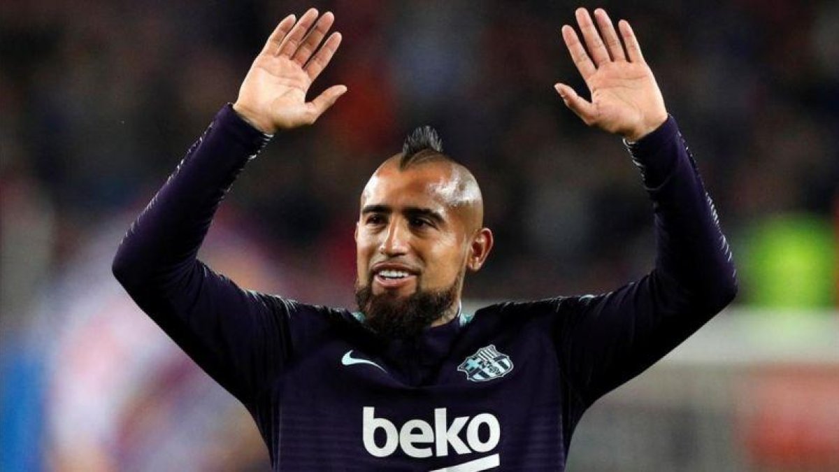 Arturo Vidal, durante el calentamiento antes del partido frente al Celta.