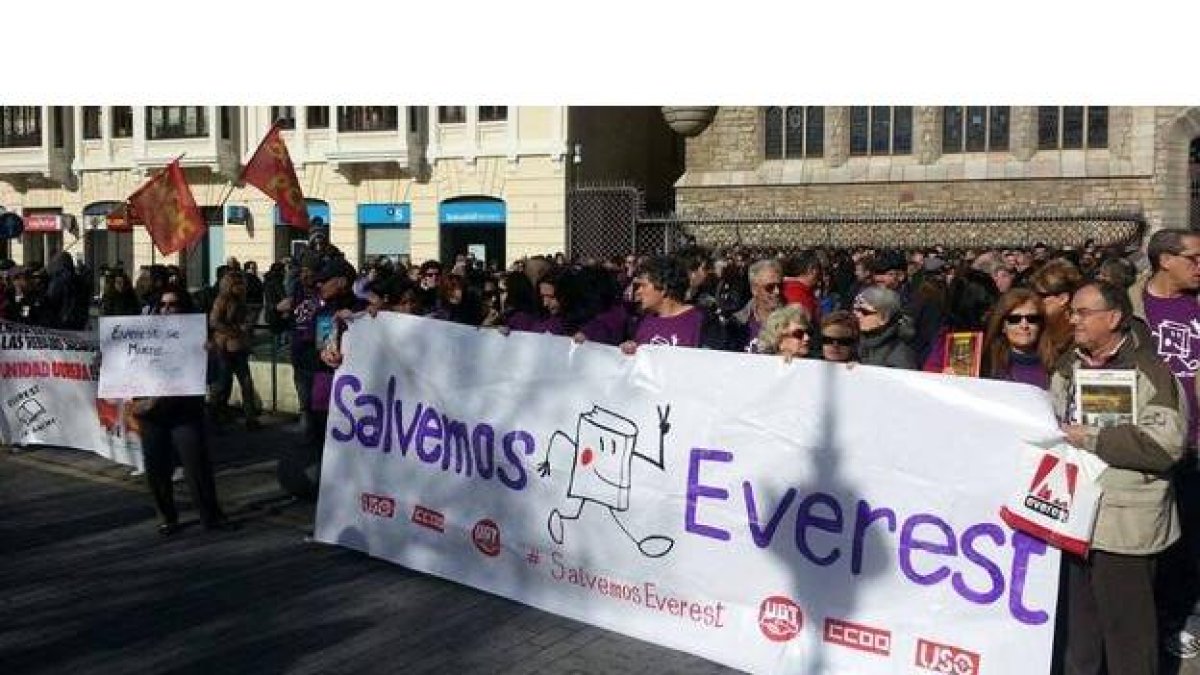 Concentración en Botines en defensa de los puestos de trabajo y la viabilidad de la editorial Everest