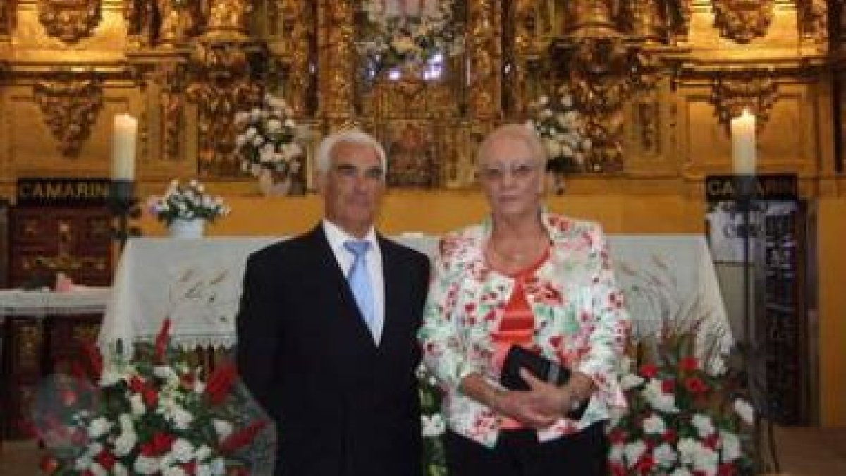 Porfirio y Anita, al término de la misa de celebración de sus 50 años juntos.