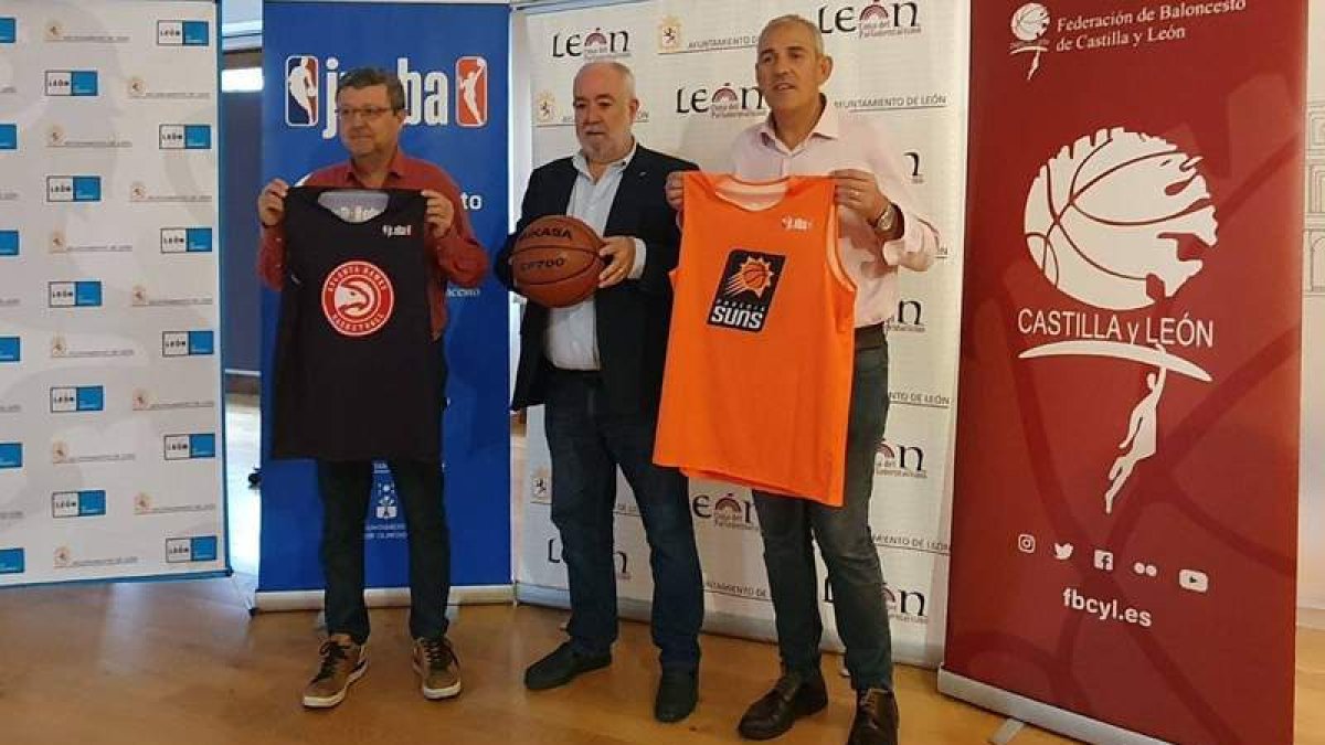 Vázquez, Castañeda y Canuria presentaron la iniciativa. DL