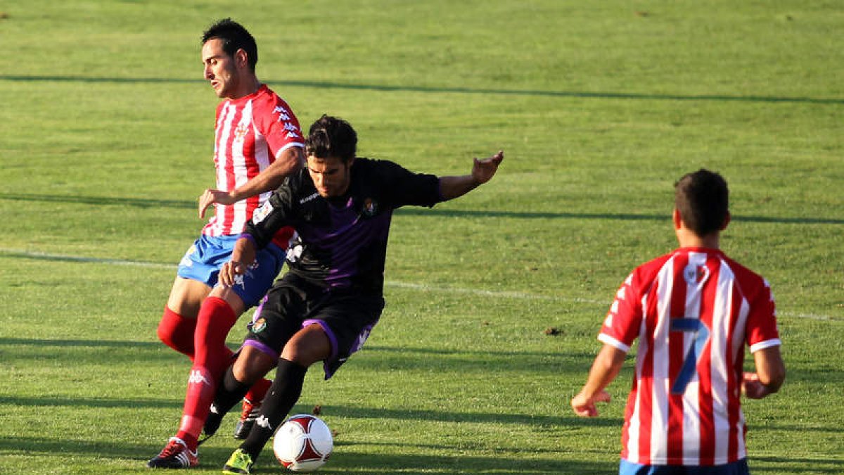 El Valladolid se lleva el partido a pesar de que no fue superior al Atlético Bembibre.