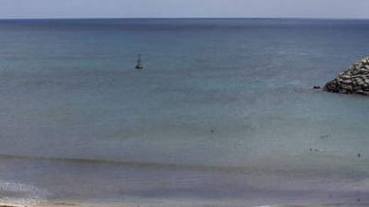 La playa de la Biboca, donde se concentran las operaciones de búsqueda del avión.