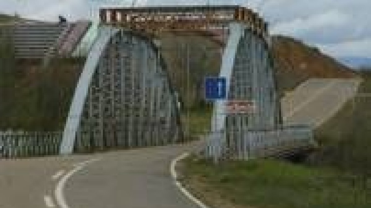 El puente de Sopeña formará parte de un paseo