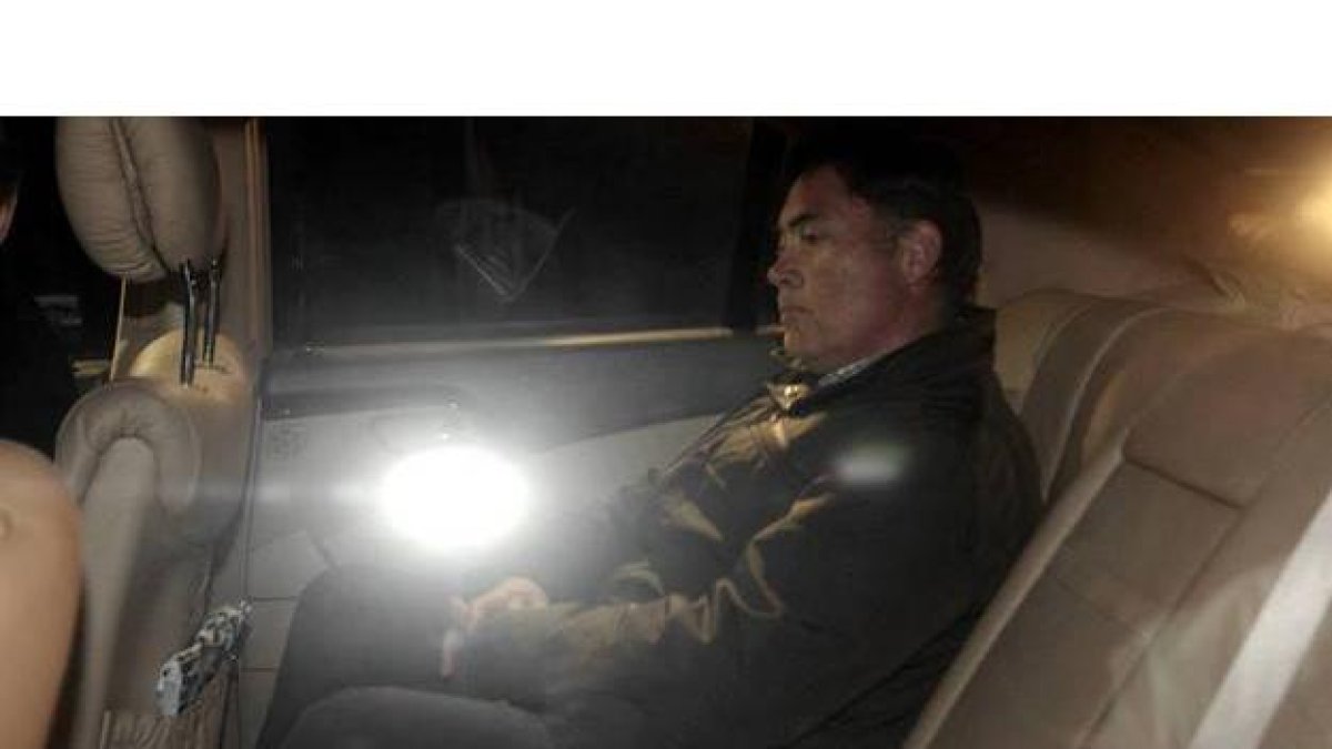 Barazón montado en el coche rumbo a León