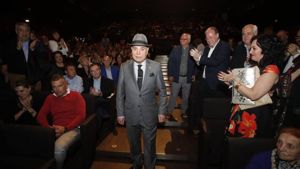 Manolo Quijano recibió el cariño de todo León en el auditorio