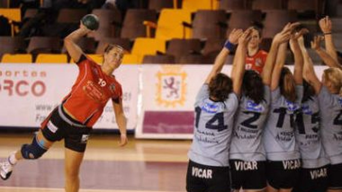 Las leonesas del Cleba se encontraron con una muralla en el equipo almeriense.