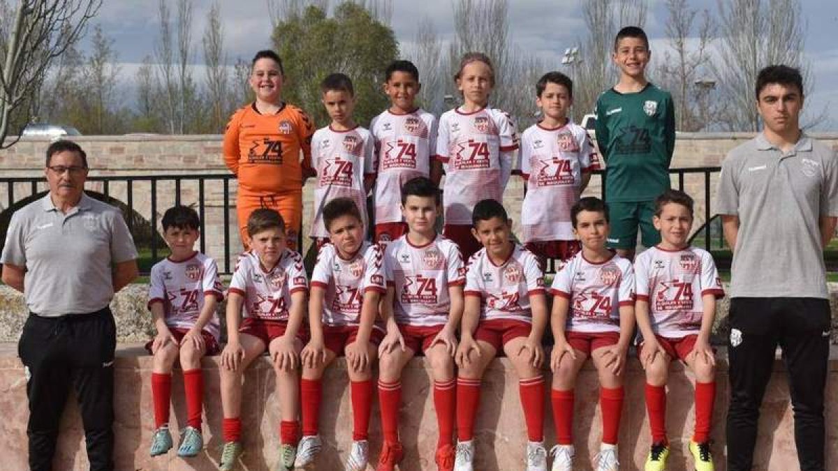 El Puente Castro B de la 3ª Provincial Benjamín Grupo I se alzó con el título de campeón. El equipo lo forman: en la parte de arriba de izquierda a derecha, Kevin, Manu, Rodri, Leo, Isaac, Hugo; abajo, Miguel Ángel de la Riva (entrenador), Enzo, Jairo, Nico, Diego, David, Guiller, Sergio y Mike.