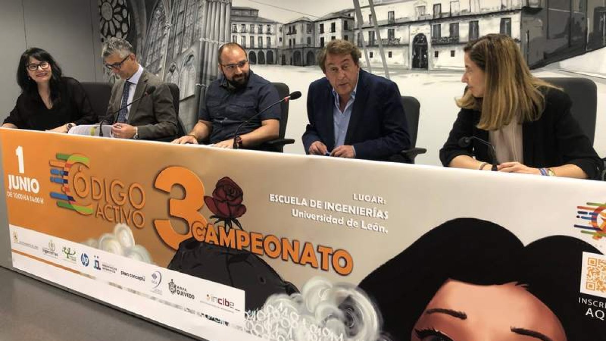 Un momento de la presentación del evento en el Ayuntamiento. DL