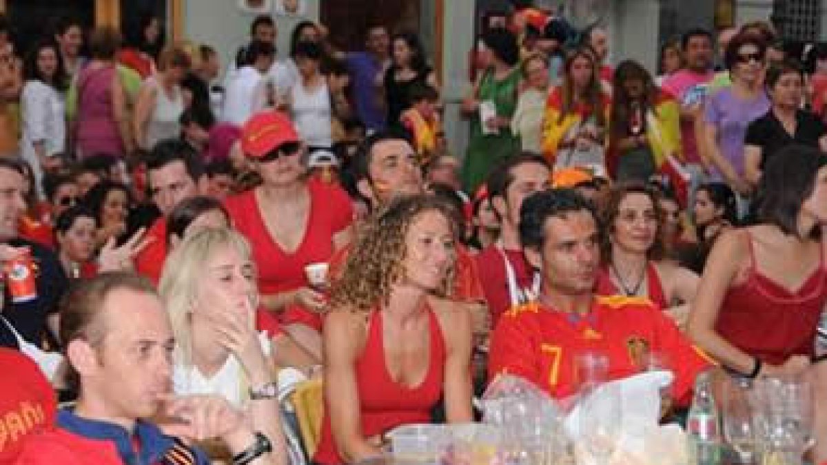 Los leoneses vivieron intensamente el partido y la fiesta posterior.
