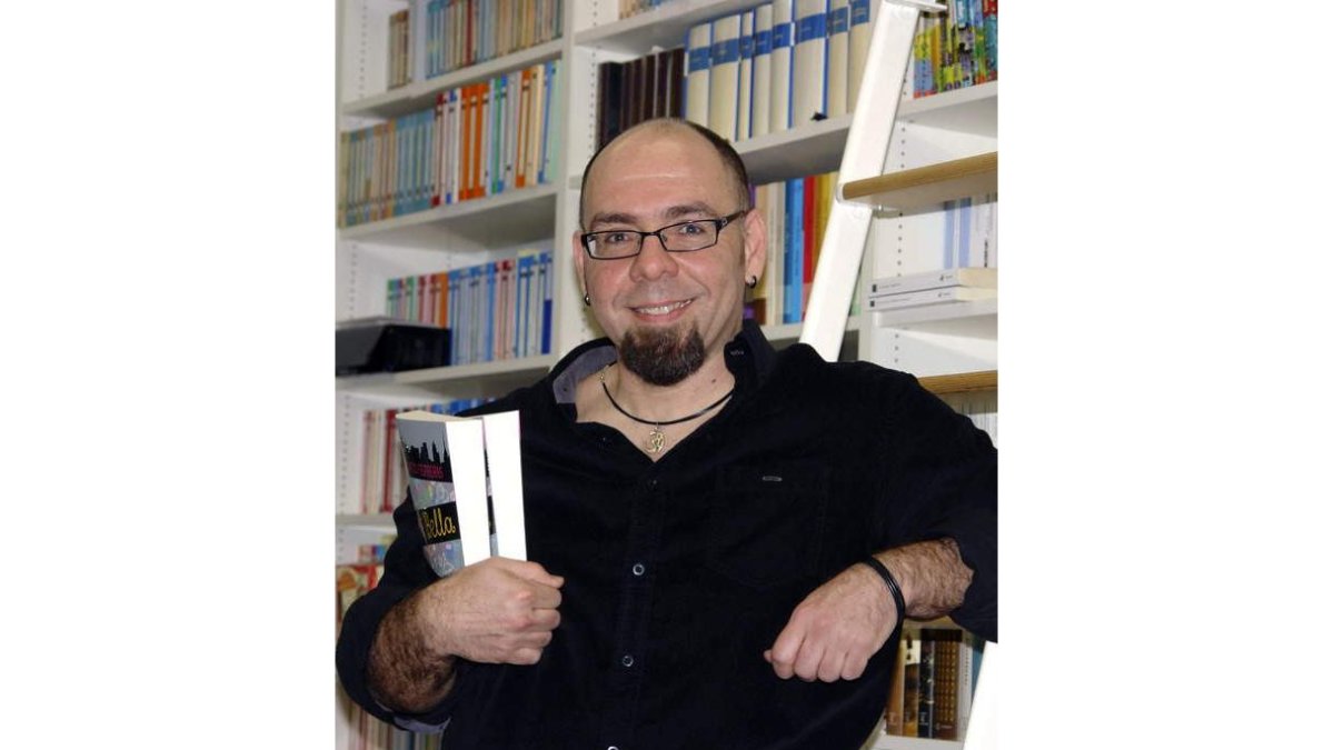 El escritor Alberto Ferreras convierto los defectos en virtudes en su irónica novela ‘B de Bella’