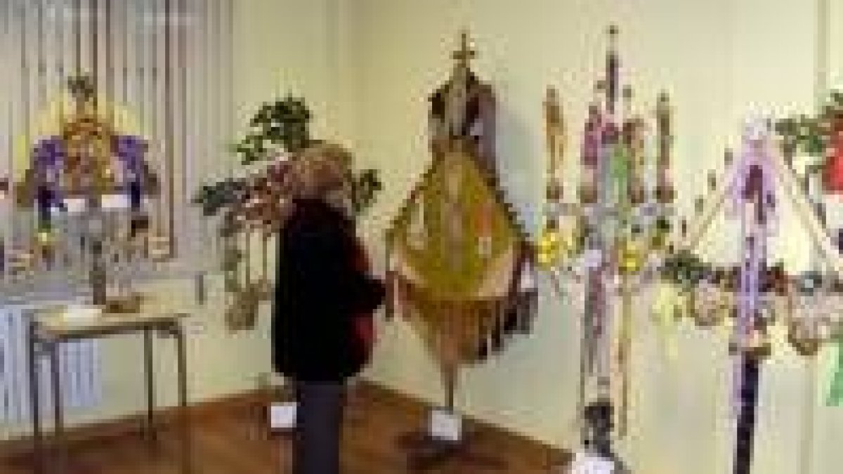 La exposición de ramos leoneses se puede contemplar en el centro cultural Juan Antonio Posse