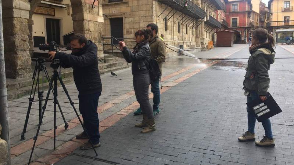 El documental ‘La ciudad an(helada)’ se rodó a finales del pasado mes de abril y principios de mayo en diferentes puntos de la capital. DL