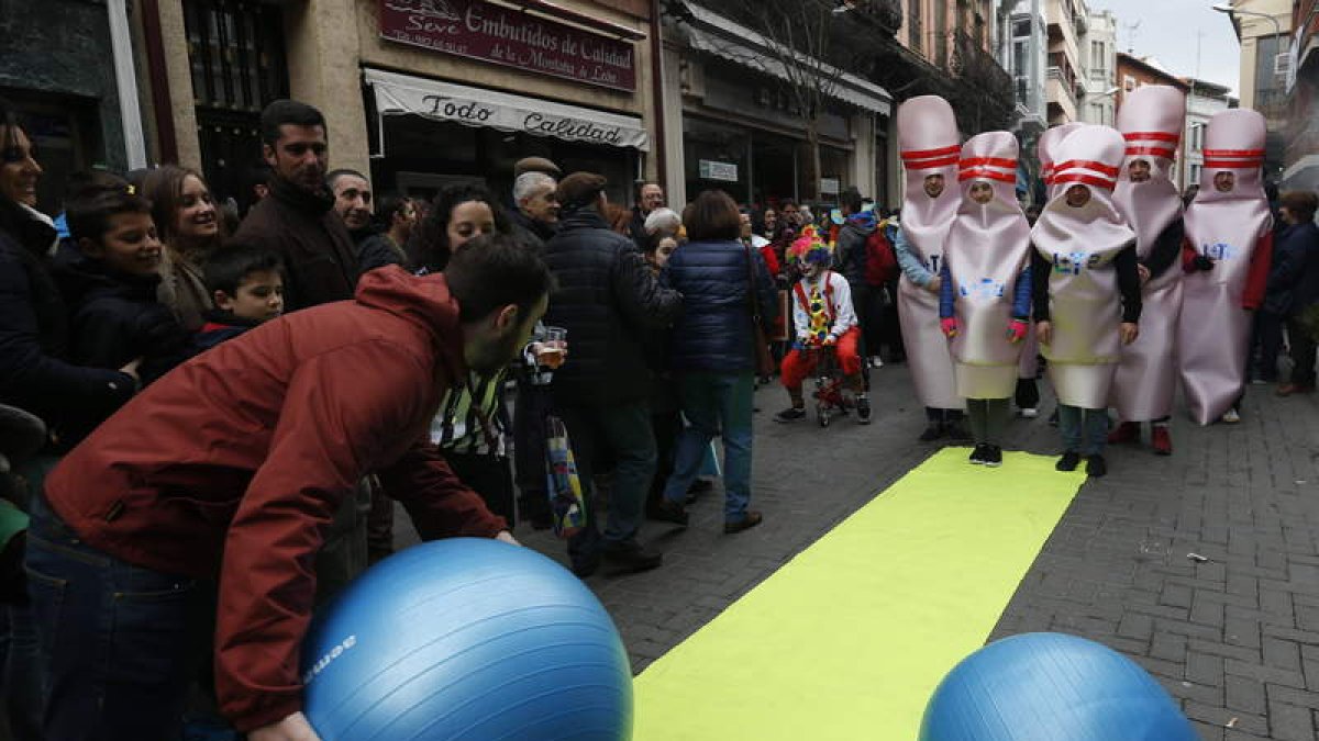 El denominado Carnaval auténtico trae a La Bañeza desde el Polo Norte hasta los deportes americanos más espectaculares.