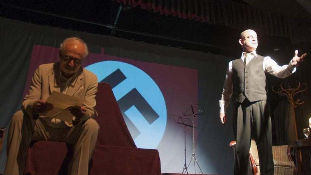Un momento de la representación de ‘Destinatario no localizado’, obra ganadora del certamen.