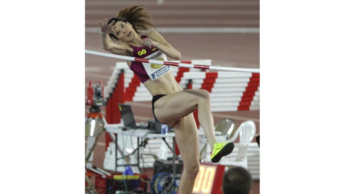 Ruth Beitia se apuntó un nuevo éxito en Salamanca. GARCÍA