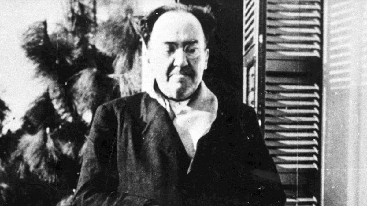 Antonio Machado, en Villa Amparo en la localidad valenciana de Rocafort, poco antes de trasladarse a Barcelona en abril de 1938.