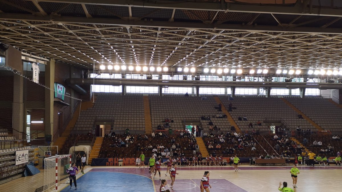 Un momento del partido del Cleba de esta mañana. DL