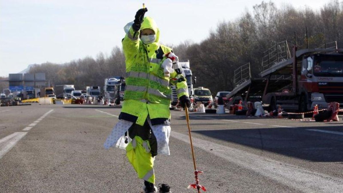 Un chaleco amarillo en una protesta en Aix-ex-Provence.