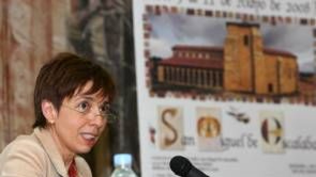 La profesora Encarnación Martín en la conferencia de ayer